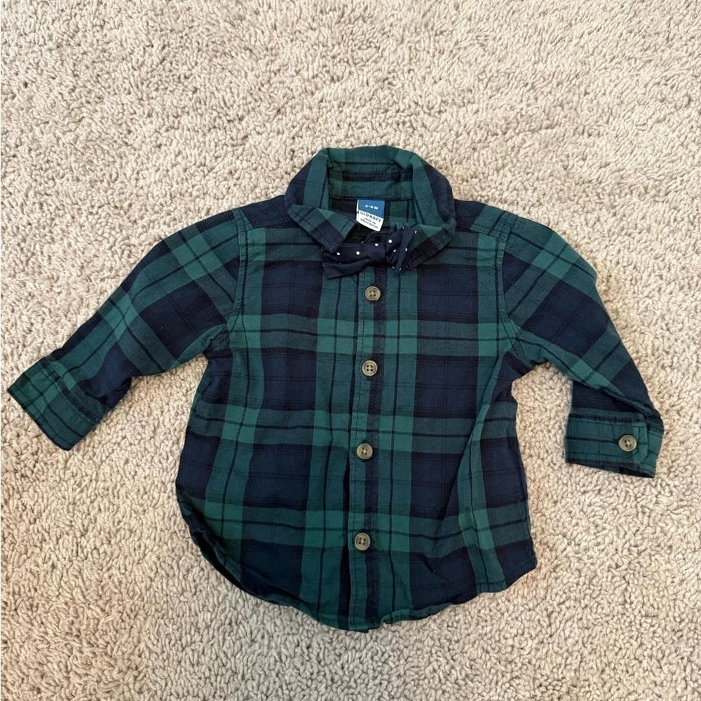 Old Navy Green and Navy Plaid Button Down Shirt with bow tie size 3/6M